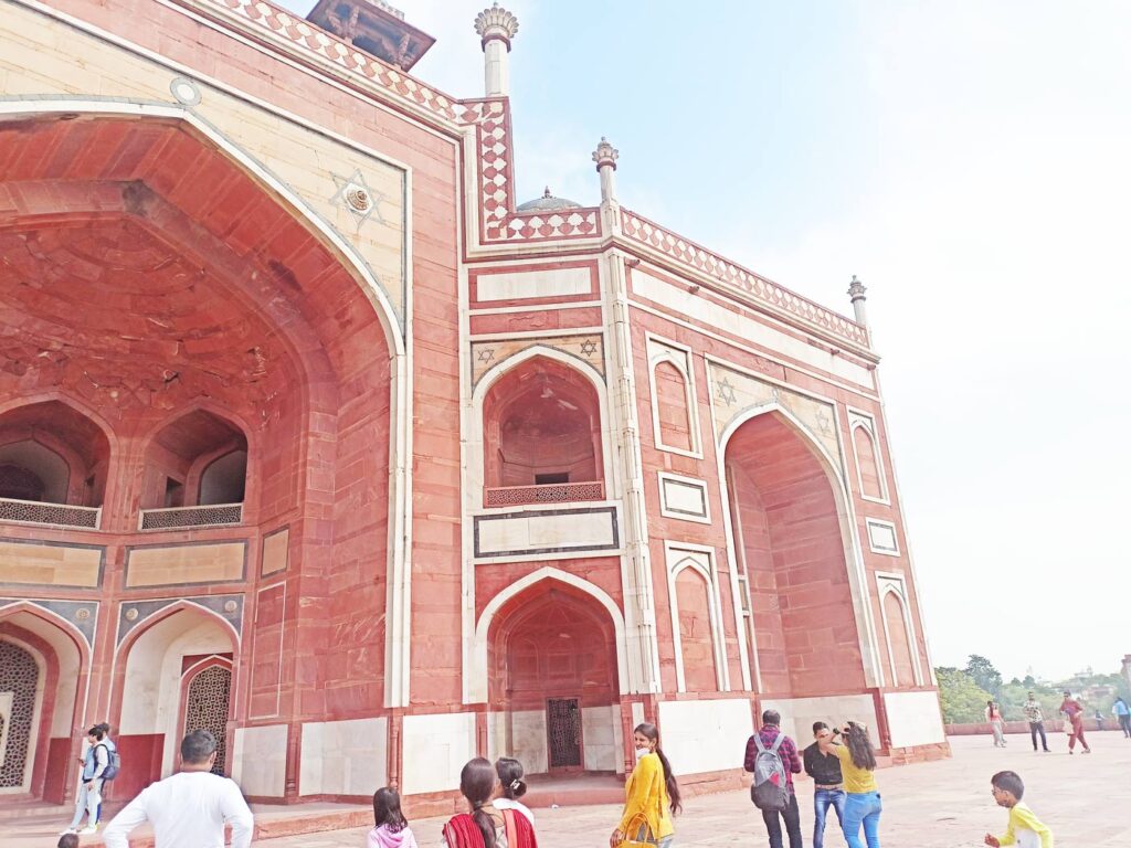 हुमायूँ के मकबरे का गुम्बद गिरा